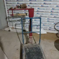 ترازو معمولی همراه با وزنه های مختلف