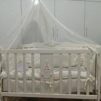 گهواره کنار مادر