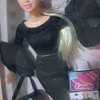 باربی امیلی در دو طرح مختلف