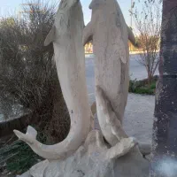 مجسمه رقص دلفینها