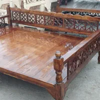 تخت سنتی ۲ در ۱۵۰ رنگ شده براق جنس خوب عالی