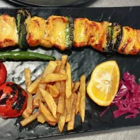 کمک آشپز و کانتر کار آقا