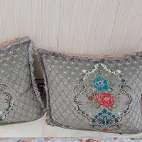 تعدادی فرش وپشتی