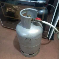 دوعدد کپسول گاز یکی بوتان یکی پاسارگاز