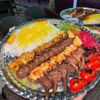 نیروی خانوم و آقا برای رستوران و پیک موتوری