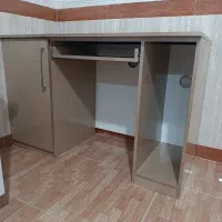 میز تحریر و کامپیوتر