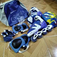 کفش اسکیت همراه کلیه لوازم جانبی و کیف مخصوص