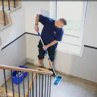 نظافتچی ساختمان راه پله و پارکینگ