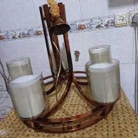 لوسترنو یکی از شیشه ها لبش شکسته