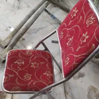 تعدادی صندلی پشت بلند ،گل میز،ومیز گرد ومستطیل
