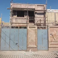 منزل-دو-طبقه-درب-از-حیاط