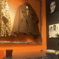 فروشنده خانم جهت کار در بوتیک