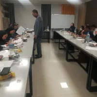 سالن کنفرانس|اجارهٔ کوتاه‌مدت دفتر کار و فضای آموزشی|مشهد, بهشت|دیوار