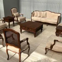 کارگر تمام وقت رنگ کار چوب