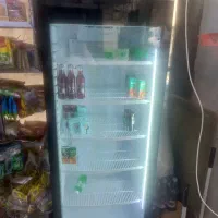 یک عدد یخچال ایستاده  یک عدد یخچال دودر ویترینی