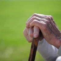 پرستار خانم برای نگهداری سالمند