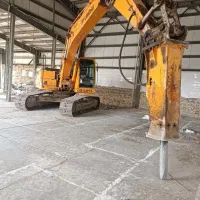 اجاره دهنده ی بیل مکانیکی به همراه پیکور