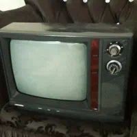 تلویزیون قدیمی سیاه و سفید کاملا سالم