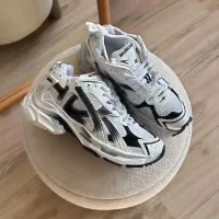 کتونی بالنسیاگا|کیف، کفش، کمربند|ساری, |دیوار