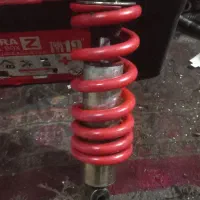 رینگو لاستیک موتور سیکلت.  و کمک فنر|قطعات یدکی و لوازم جانبی|رشت, پیرکلاچای|دیوار