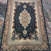 فرش ماشینی بسیار تمیز کلا ۱سال انداختم جمع ش کردم