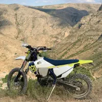 یک دستگاه موتور سیکلت طرح هاسکی مدل ۱۴۰۴