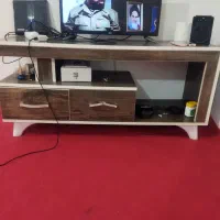 یک عدد تلوزیون مارشال و میز تلوزیون به فروش میرسد