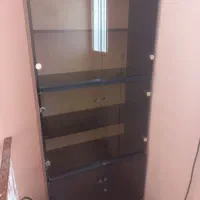 کتابخانه ی بزرگ و جادار
