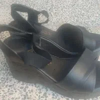 یک جفت کفش تابستانی