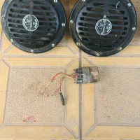 یک جفت بوق ۱۰۱۱ ویک جفت چراغ پارس دست دوم