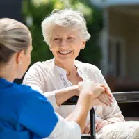 استخدام مراقب سالمند و کودک