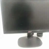 کامپیوتر با میز و دسته بازی