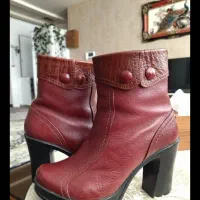 پوتین چرم|کیف، کفش، کمربند|ری, سرتخت|دیوار