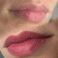 مدل برای خدمات آرایش دائم جهت نمونه کار