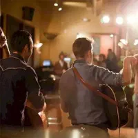 سوپرایز تولد و گروه موزیک و گل سفارشی