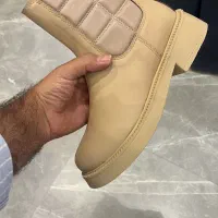 کارشناس و فروشنده کیف و کفش