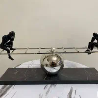 مجسمه دکوری نردبان تراز و اوریب