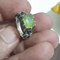 انگشتر نقره با نگین زبرجد