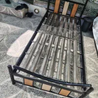 دو عدد تخت تک یکنفره کفی فلزی در حد نو