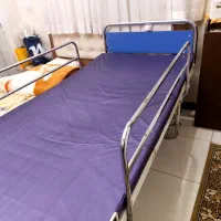 تخت بیمارستانی