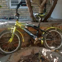 دوچرخه نیازمند تمییر