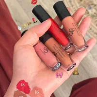 فروشنده ارایشی نیمه وقت