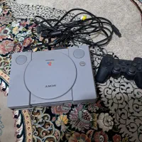 پلی استیشن کاملا سالم با دوتا سی دی باز ی