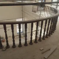 نجار ماهر یا نیمه ماهر