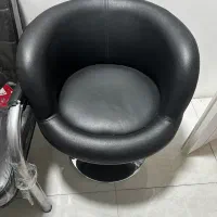 صندلی چر خدار و‌یک عدد ترولی