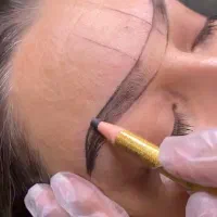 طراحی اختصاصی ابرو و انجام میکروبلیدینگ