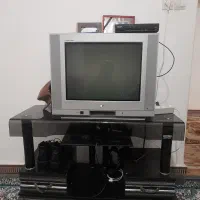 تلویزیون ال جی همراه با میز تلویزیون