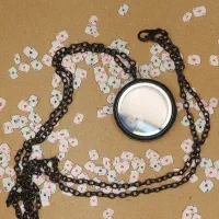 گردنبند لاکت شیشه ای|بدلیجات|شیراز, محراب|دیوار