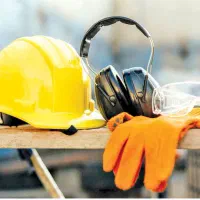 کارگر مرد فنی