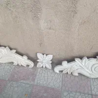 تاج با سردر خانه و گل برجسته